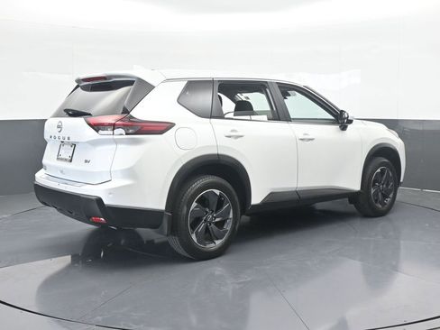 Used 2024 Nissan Rogue SV image 6