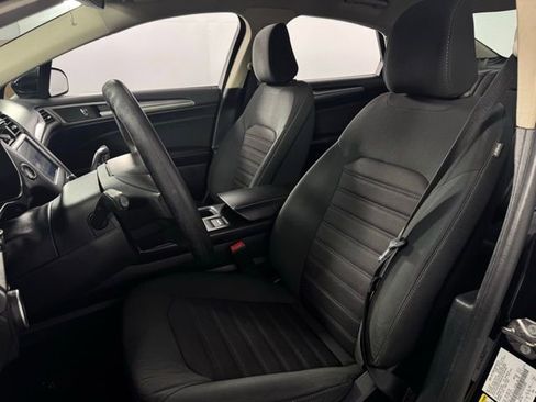 Used 2020 Ford Fusion SE image 13