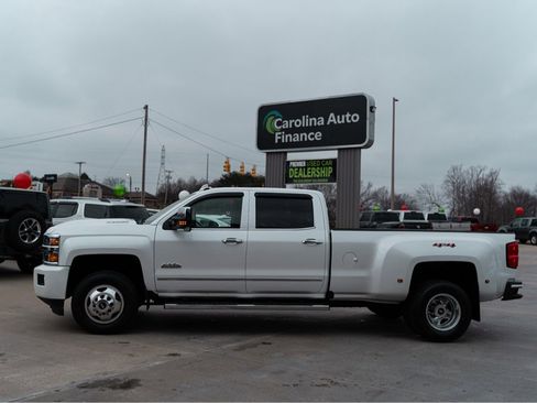 Used 2019 Chevrolet Silverado 3500 High Country w/ Duramax Plus Package image 3