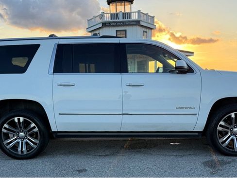 Used 2018 GMC Yukon XL Denali w/ Denali Ultimate Package AWD/4WD image 4