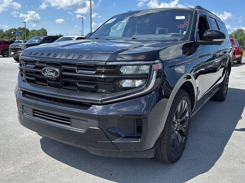 Used 2025 Ford Expedition Max Platinum w/ Stealth Appearance Package AWD/4WD image 4