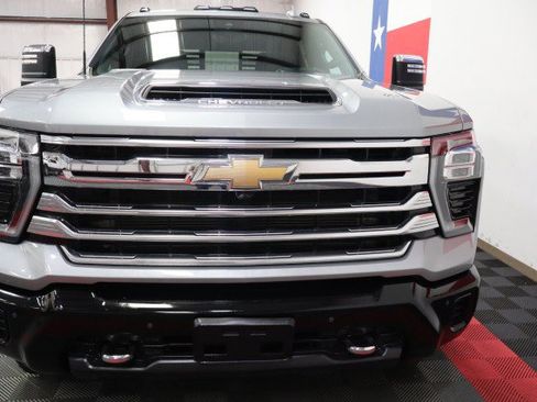 Used 2024 Chevrolet Silverado 2500 High Country w/ High Country Premium Package AWD/4WD image 27