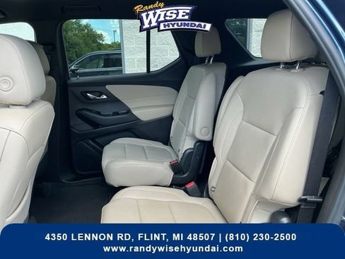 Used 2023 Chevrolet Traverse LT FWD image 16