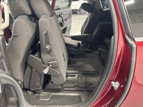 Used 2016 Chevrolet Traverse LT w/ Style and Technology Package FWD image 31