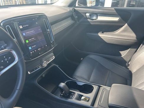 Certified 2025 Volvo XC40 B5 Core image 18