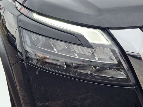 Used 2024 Nissan Pathfinder SV FWD image 4