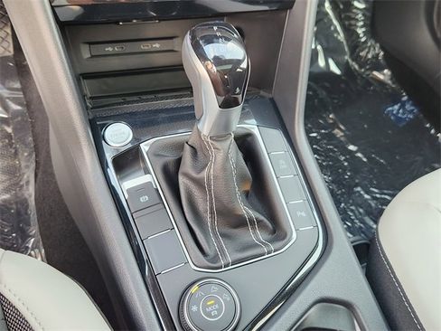 New 2025 Volkswagen Taos SE image 13