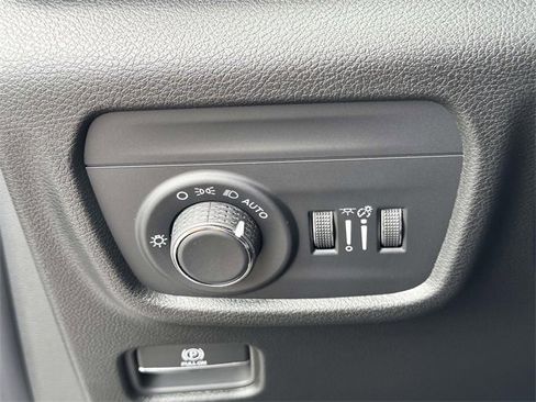 New 2025 Jeep Grand Cherokee L Laredo image 9