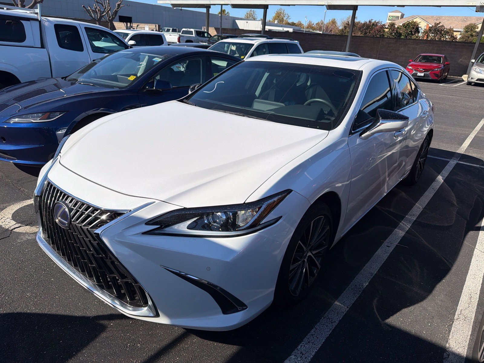 Used 2022 Lexus ES 300h w/ Premium Package FWD image 4