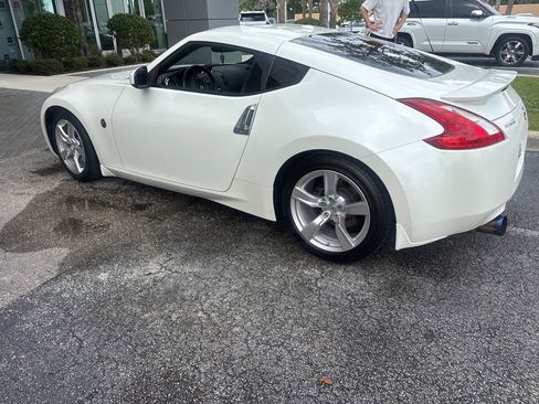 Used 2011 Nissan 370Z Touring RWD image 4