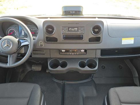 Used 2025 Mercedes-Benz Sprinter 2500 image 17