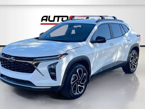 Used 2025 Chevrolet Trax RS w/ Driver Confidence Package FWD image 3