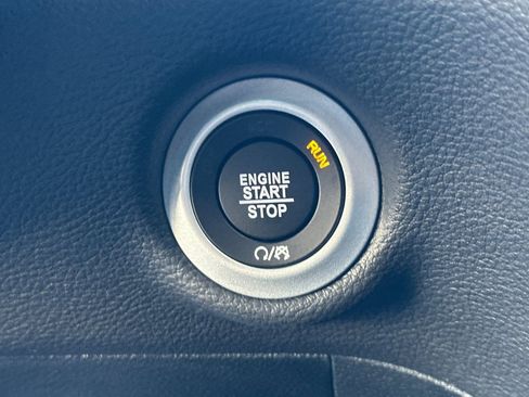 New 2026 Chrysler Pacifica Limited image 29