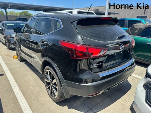 Used 2018 Nissan Rogue Sport SL w/ SL Premium Package AWD/4WD image 3
