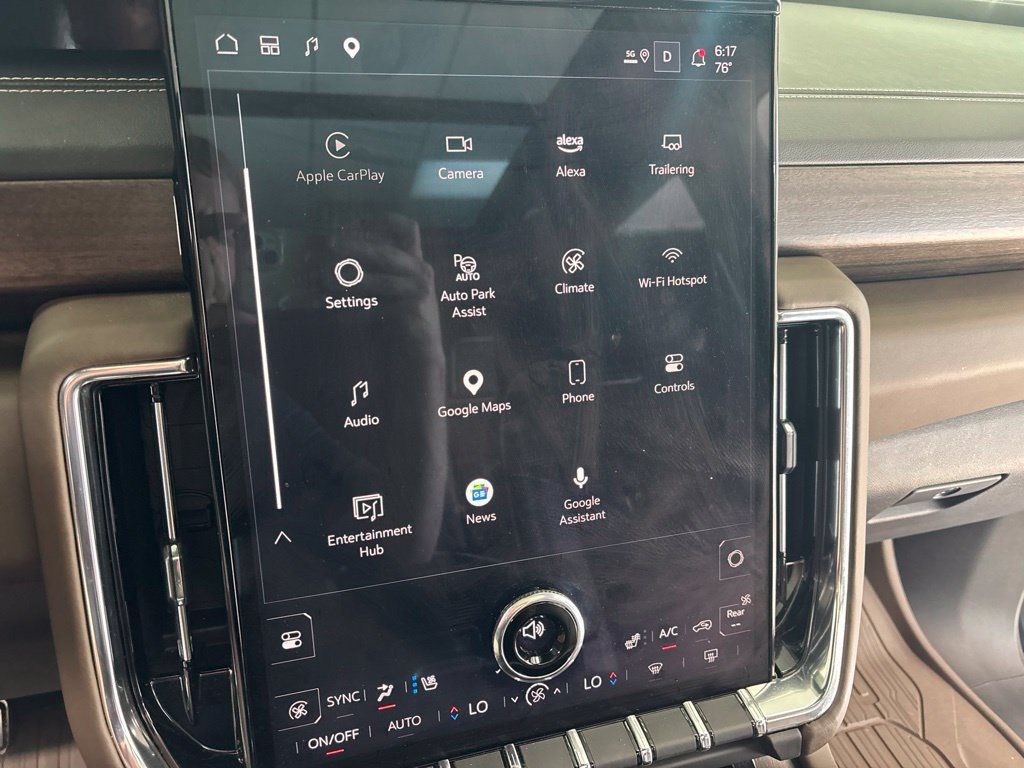 Used 2025 GMC Yukon Denali Ultimate w/ LPO, Floor Liner Package AWD/4WD image 27