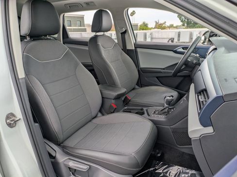 Used 2023 Volkswagen Taos SE w/ Panoramic Sunroof Package FWD image 28