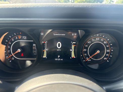 Used 2026 Jeep Gladiator Rubicon AWD/4WD image 17