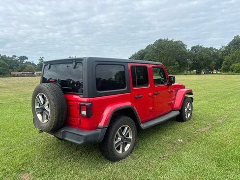 Used 2019 Jeep Wrangler Unlimited Sahara AWD/4WD image 13