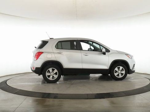 Used 2022 Chevrolet Trax LS w/ Tint and Cruise Package image 6