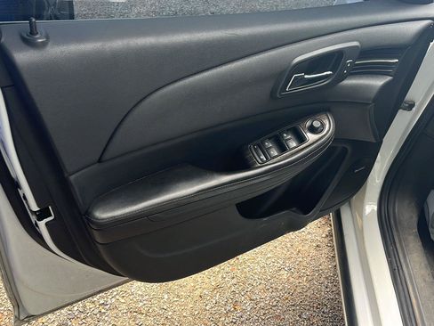 Used 2015 Chevrolet Malibu LT FWD image 16