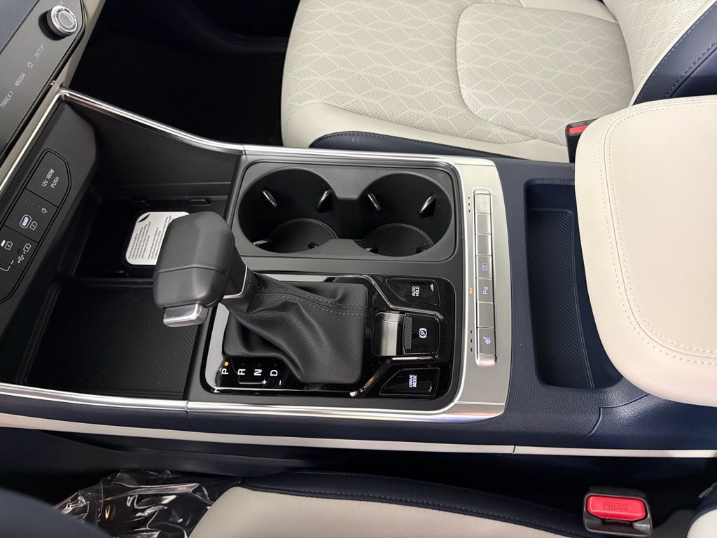 New 2026 Kia Carnival EX FWD image 32