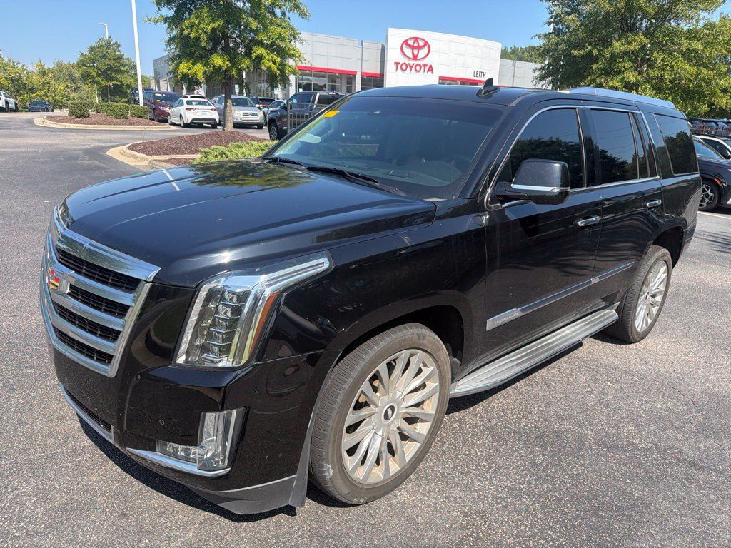 Used 2016 Cadillac Escalade Luxury RWD image 1