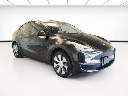 Used 2023 Tesla Model Y Long Range AWD/4WD image 3
