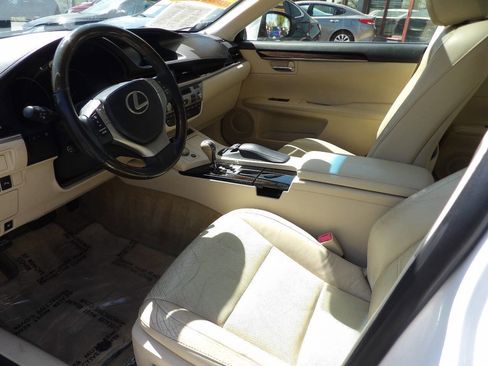 Used 2014 Lexus ES 350 w/ Luxury Package FWD image 7