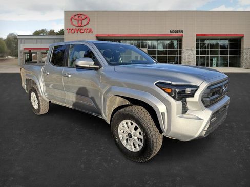Used 2025 Toyota Tacoma SR5 image 3