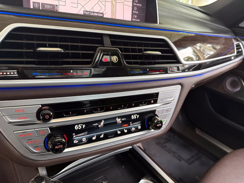 Used 2022 BMW 750i xDrive w/ Luxury Rear Seating Package AWD/4WD image 50