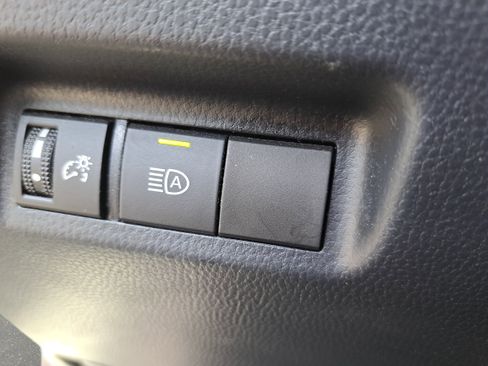 Used 2020 Toyota RAV4 XLE image 23