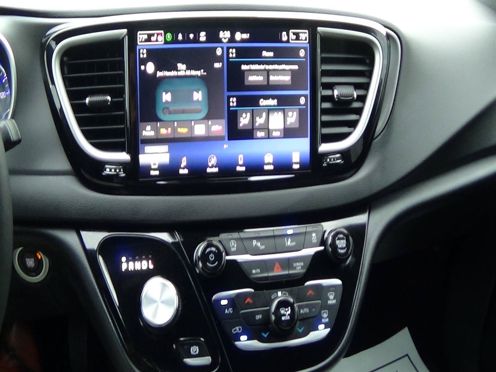 Certified 2025 Chrysler Pacifica Select FWD image 23