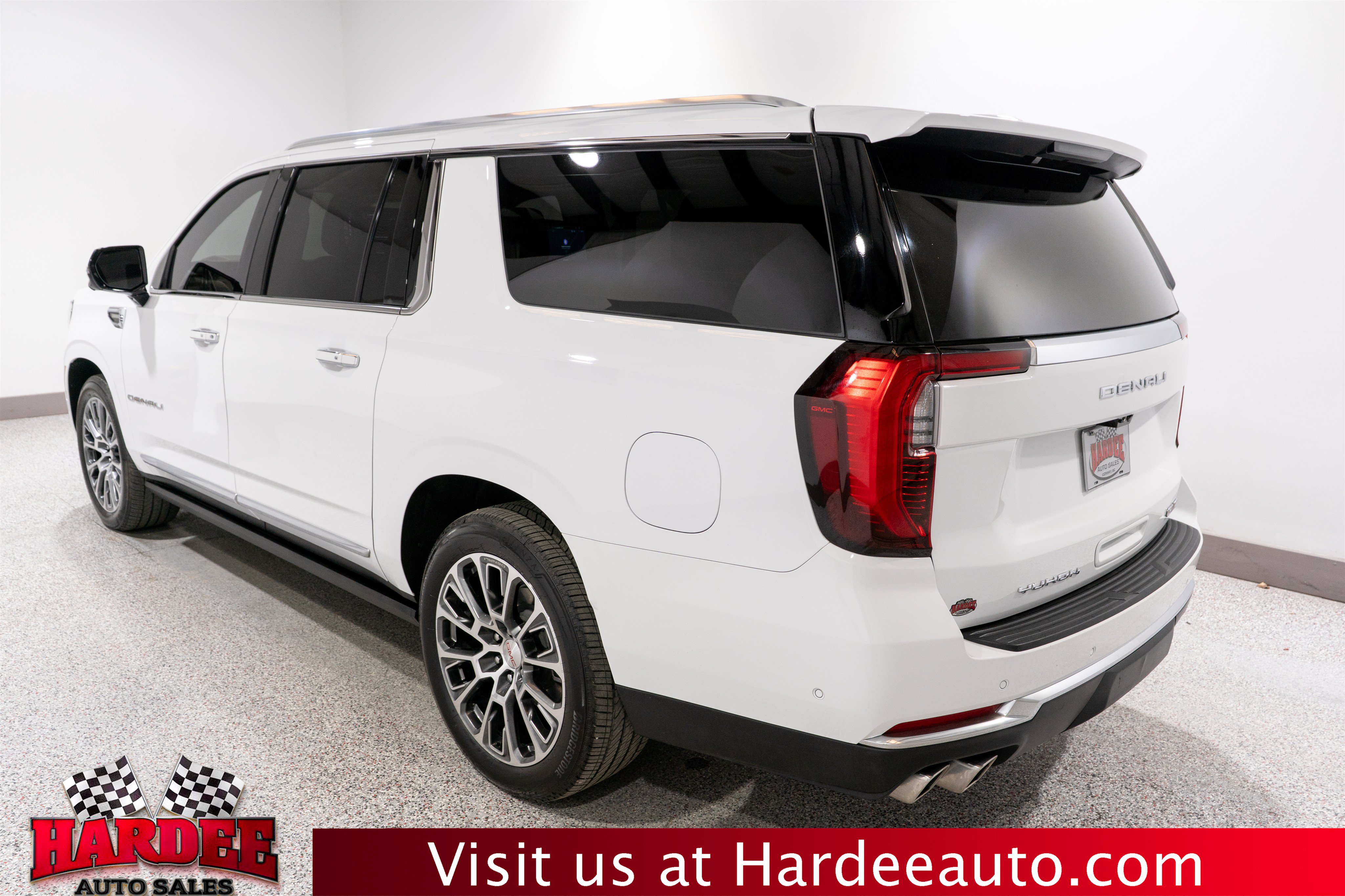 Used 2025 GMC Yukon XL Denali w/ Denali Reserve Package AWD/4WD image 3