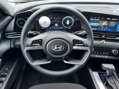 Used 2024 Hyundai Elantra SEL image 15