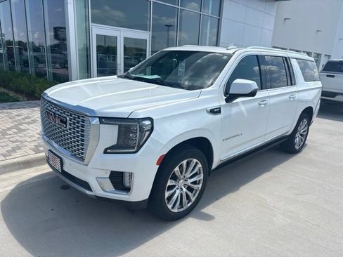 Used 2021 GMC Yukon XL Denali w/ Denali Premium Package AWD/4WD image 7