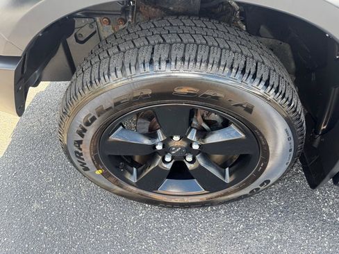 Used 2019 RAM 1500 Warlock AWD/4WD image 2