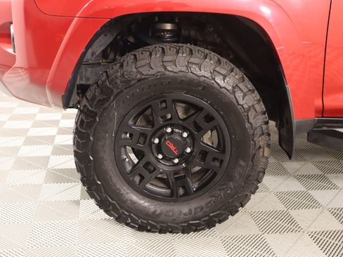 Used 2018 Toyota 4Runner TRD Off-Road Premium image 18