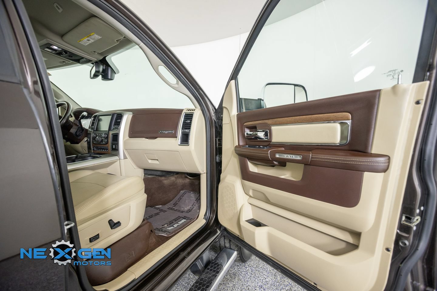 Used 2017 RAM 2500 Laramie w/ Convenience Group AWD/4WD image 42