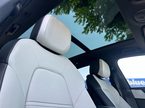 Certified 2025 Porsche Cayenne GTS AWD/4WD image 18