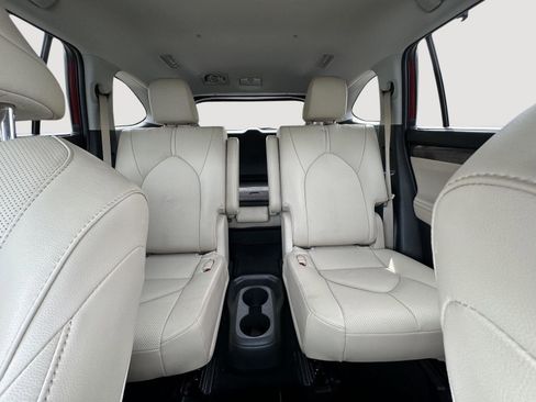 Used 2023 Toyota Highlander Limited image 13