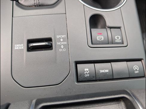 Used 2022 Toyota Highlander XLE image 19