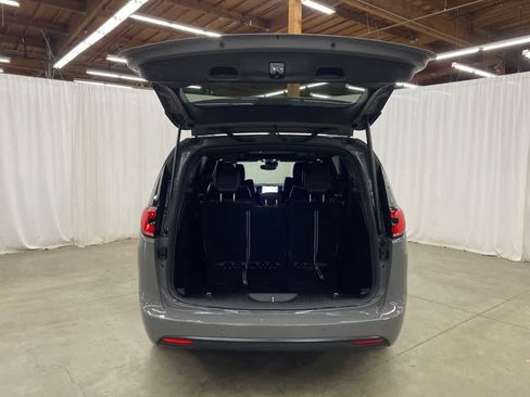 Used 2025 Chrysler Pacifica Limited w/ Uconnect Theater Family Group AWD/4WD image 9