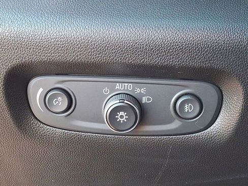 Used 2020 Chevrolet Traverse Premier image 26