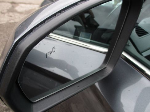 Used 2022 Volkswagen Taos SEL image 49