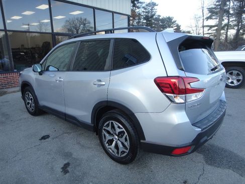 Used 2020 Subaru Forester Premium AWD/4WD image 4