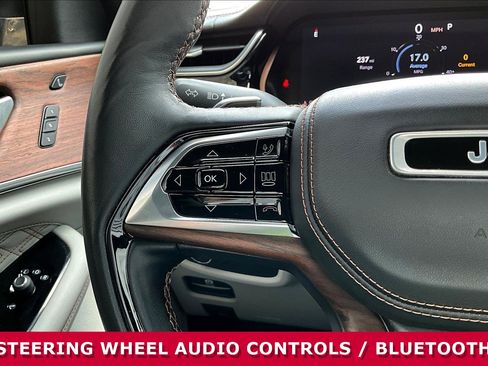 Used 2022 Jeep Grand Cherokee Summit w/ Luxury Tech Group V image 12