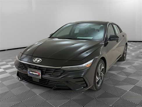 Used 2024 Hyundai Elantra Limited image 7