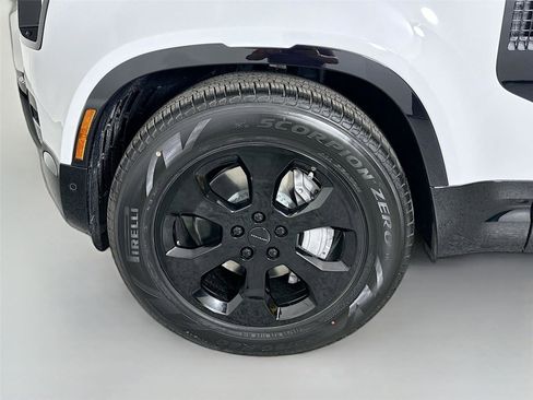 Certified 2026 Land Rover Defender 110 X-Dynamic SE AWD/4WD image 33