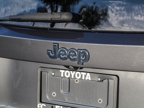 Used 2023 Jeep Renegade Latitude AWD/4WD image 27