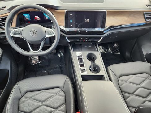 New 2026 Volkswagen Atlas SE image 2
